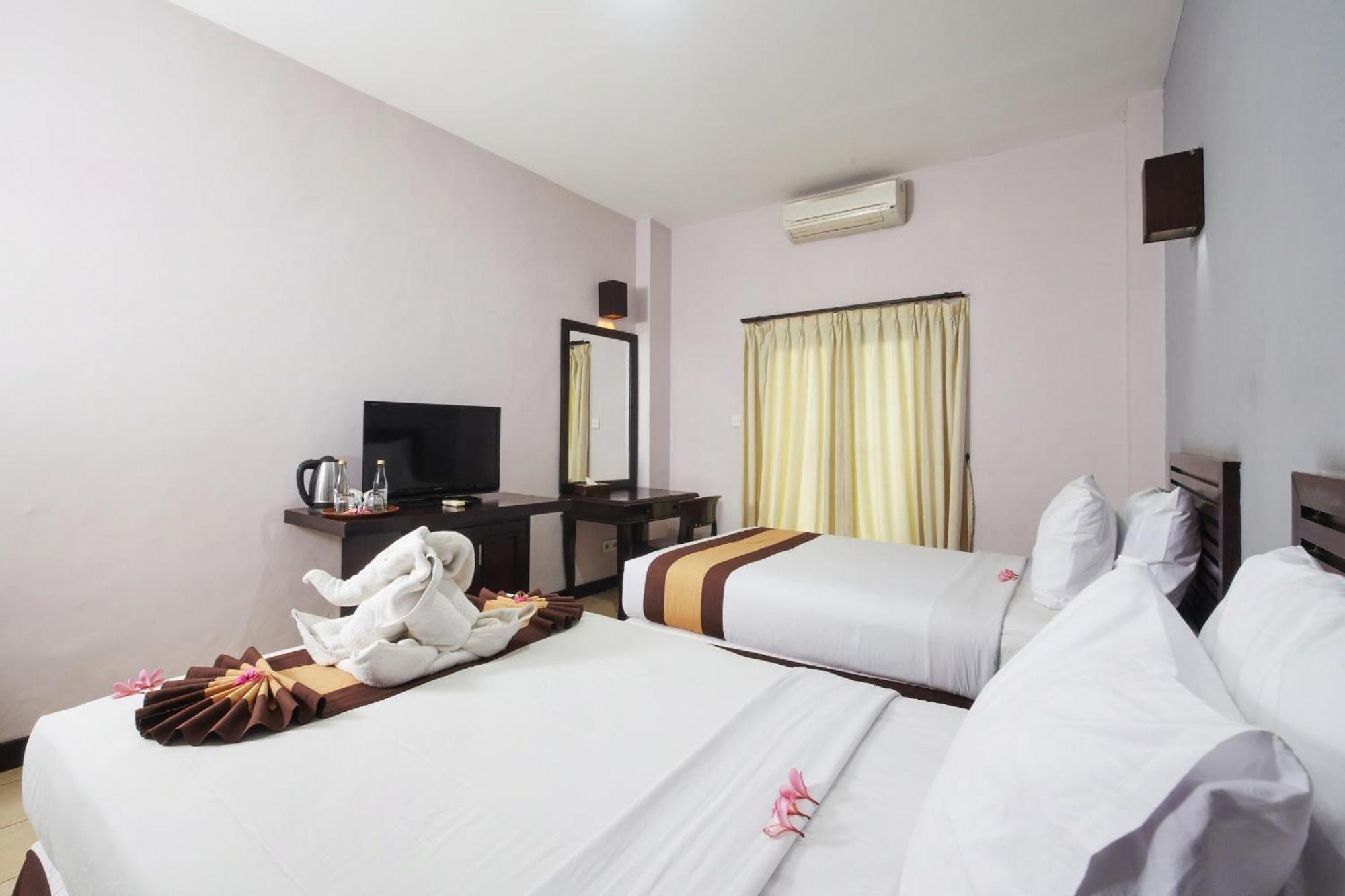 Grand Santhi Hotel Denpasa Buitenkant foto