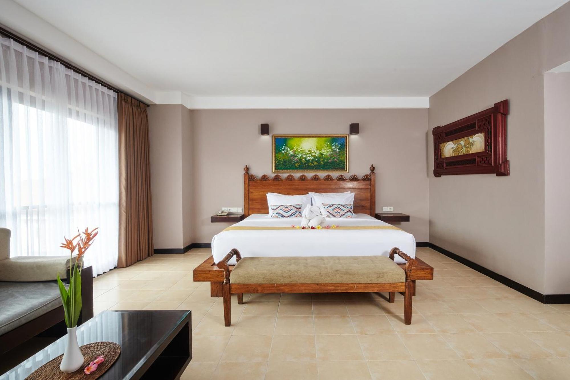 Grand Santhi Hotel Denpasa Buitenkant foto