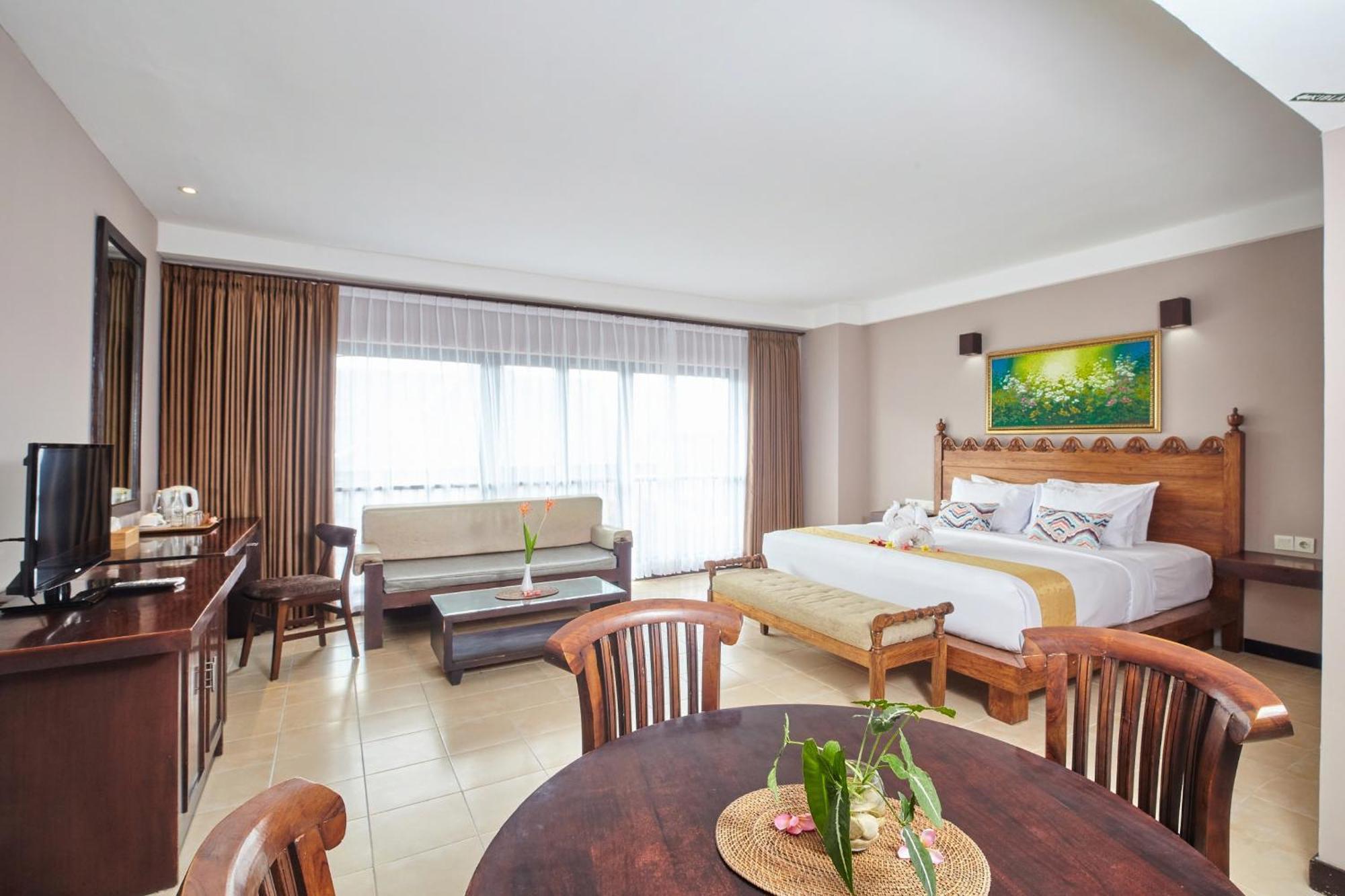 Grand Santhi Hotel Denpasa Buitenkant foto