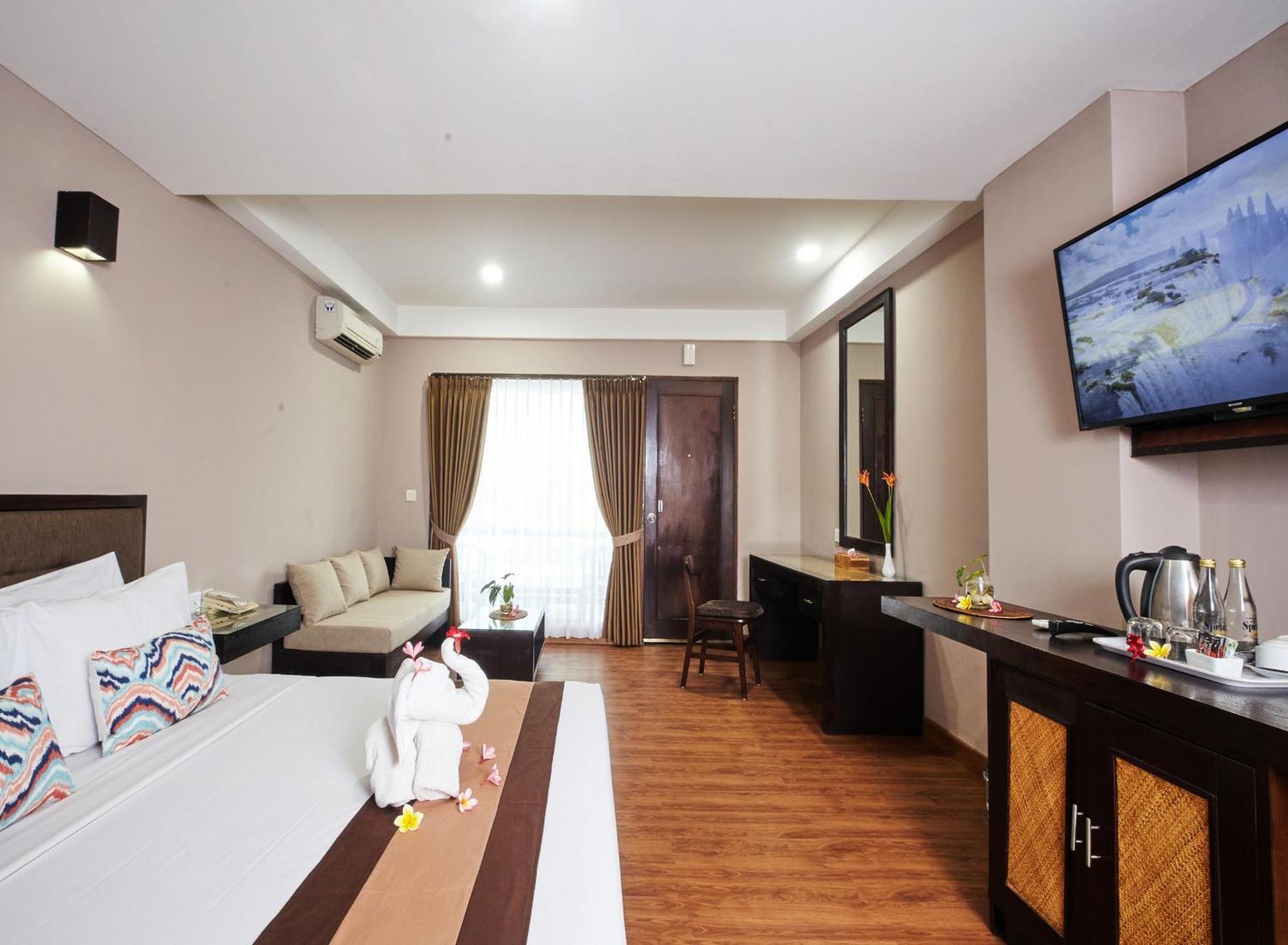 Grand Santhi Hotel Denpasa Buitenkant foto