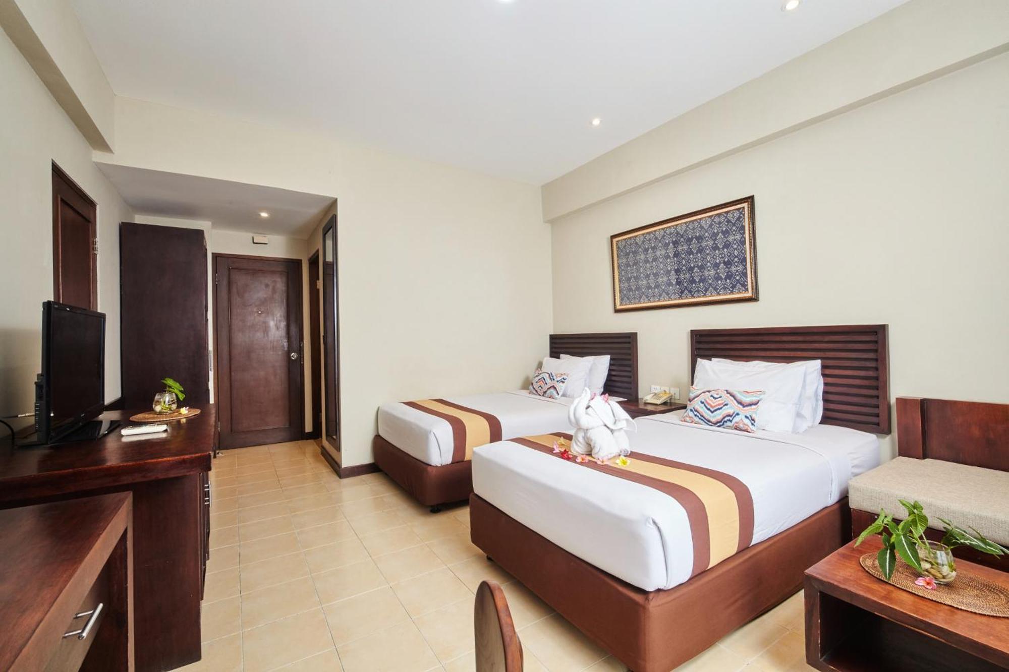 Grand Santhi Hotel Denpasa Buitenkant foto